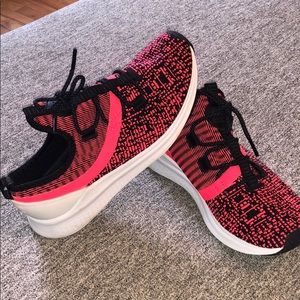 New Balance pink and black Fresh Foam Lazr